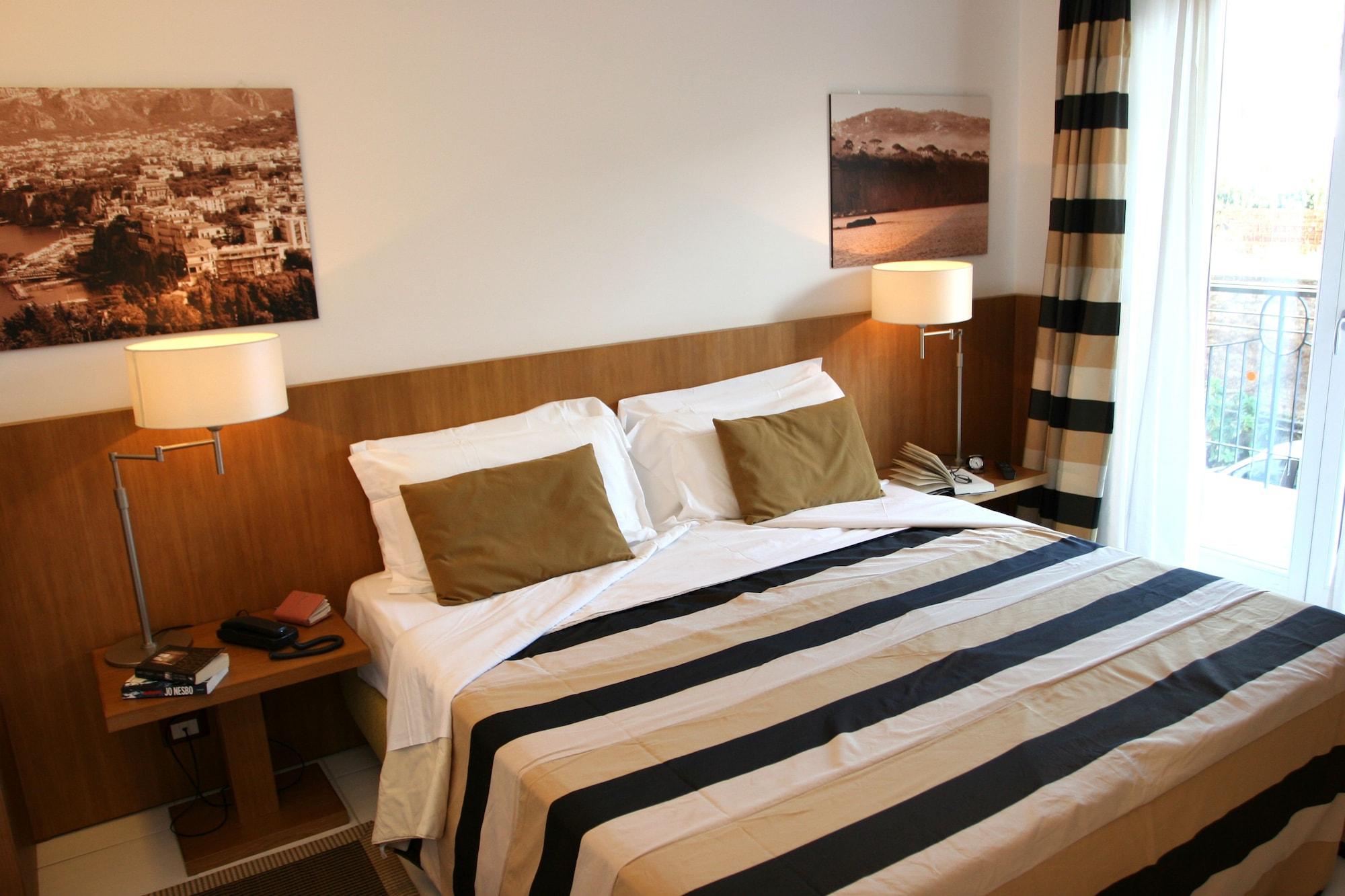 Rota Suites Sorrento Bagian luar foto